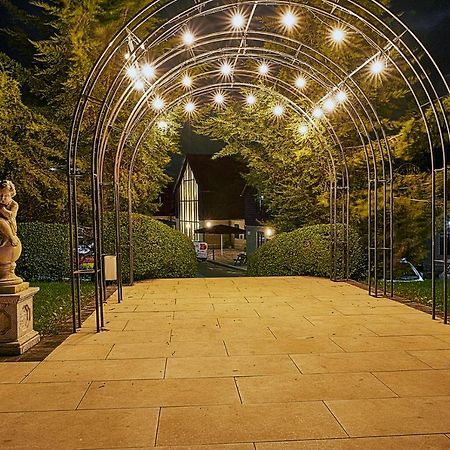 The Sharnbrook Hotel Екстериор снимка