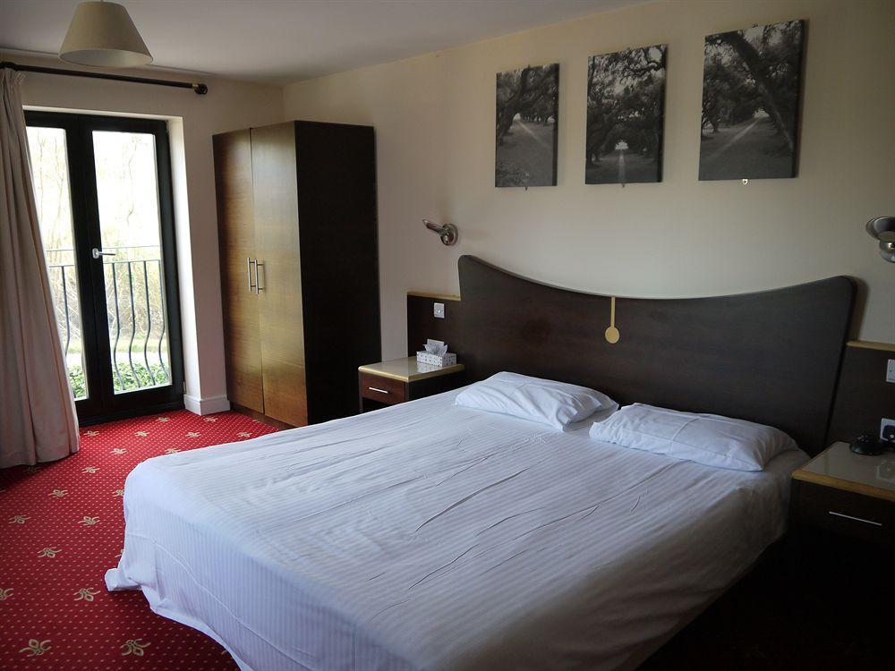 The Sharnbrook Hotel Екстериор снимка