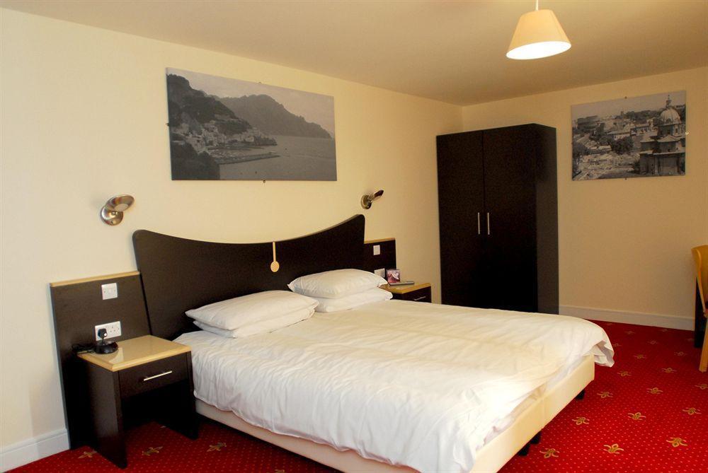 The Sharnbrook Hotel Екстериор снимка