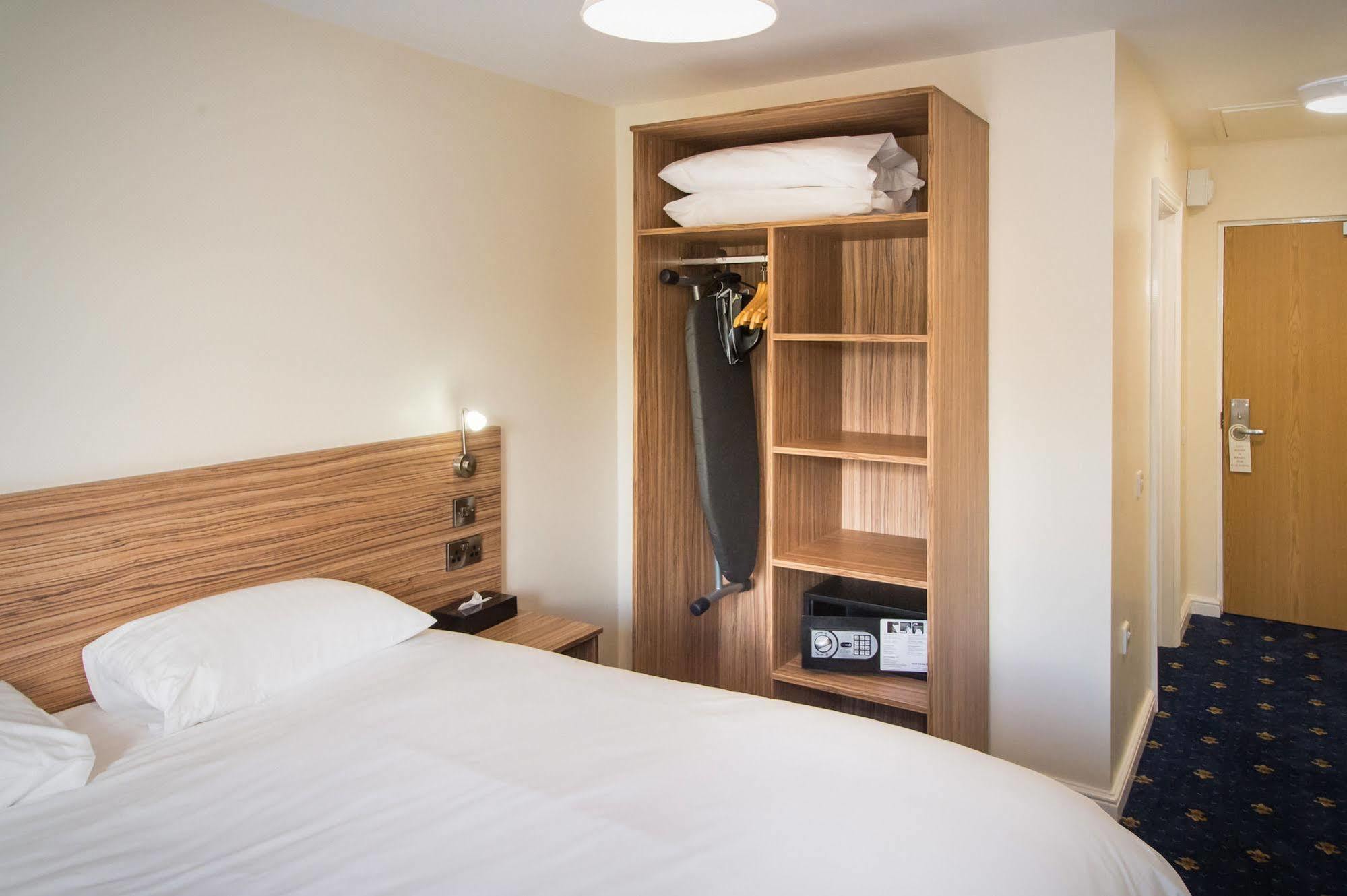 The Sharnbrook Hotel Екстериор снимка