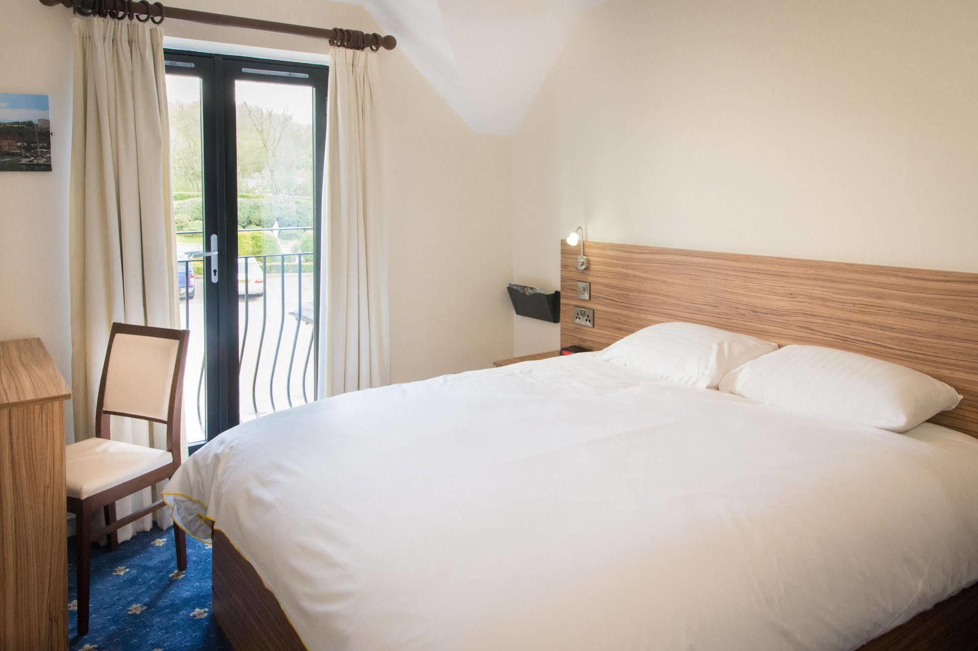 The Sharnbrook Hotel Екстериор снимка