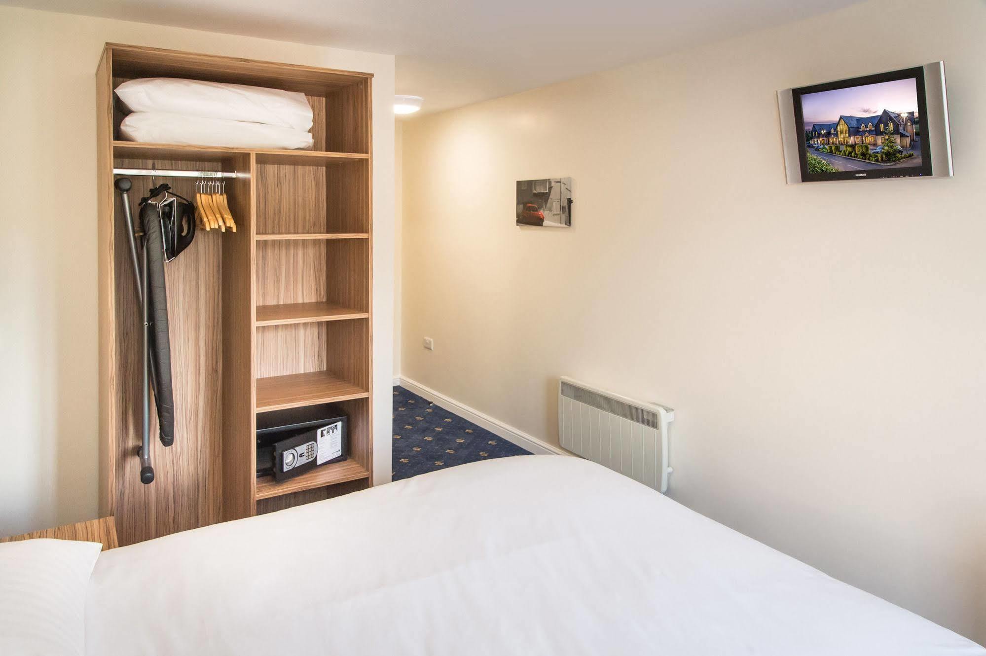 The Sharnbrook Hotel Екстериор снимка