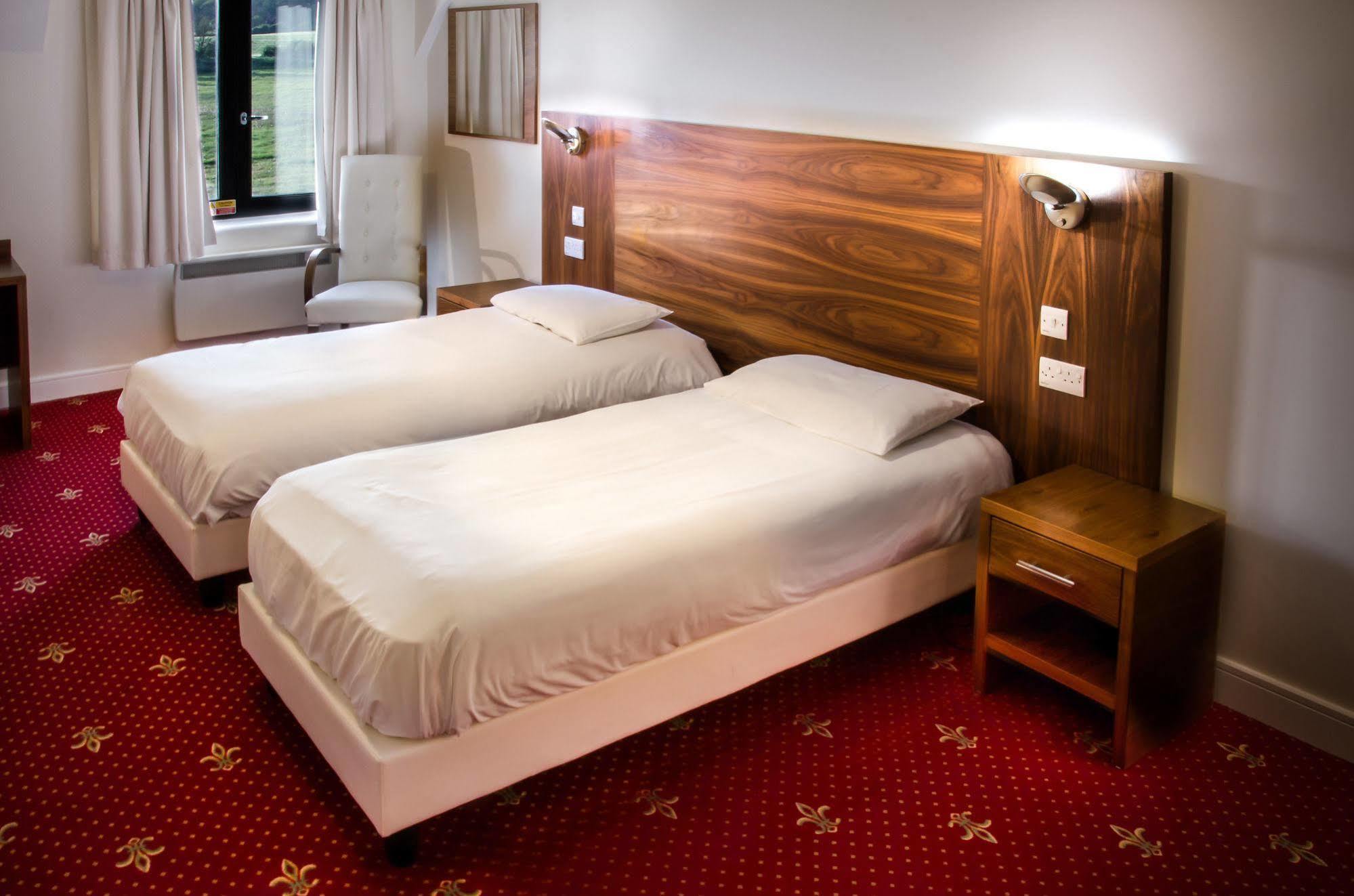 The Sharnbrook Hotel Екстериор снимка